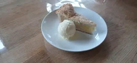 Apple pie with Ice Cream